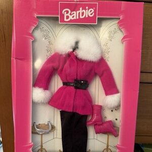 Barbie Fashion Avenue Boutique Mattel #14980 Pink Ski Jacket Complete Outfit NIB